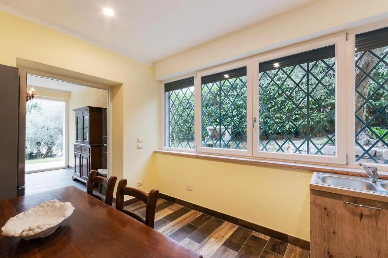 Apartment Appartamento Vittoria Garda Garda