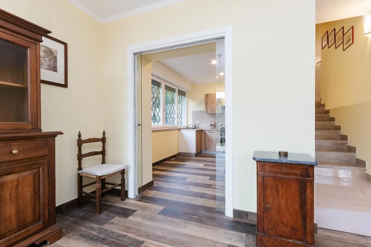 Apartment Appartamento Vittoria Garda Garda  Italien